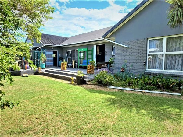4 Bed House in Jeffreys Bay