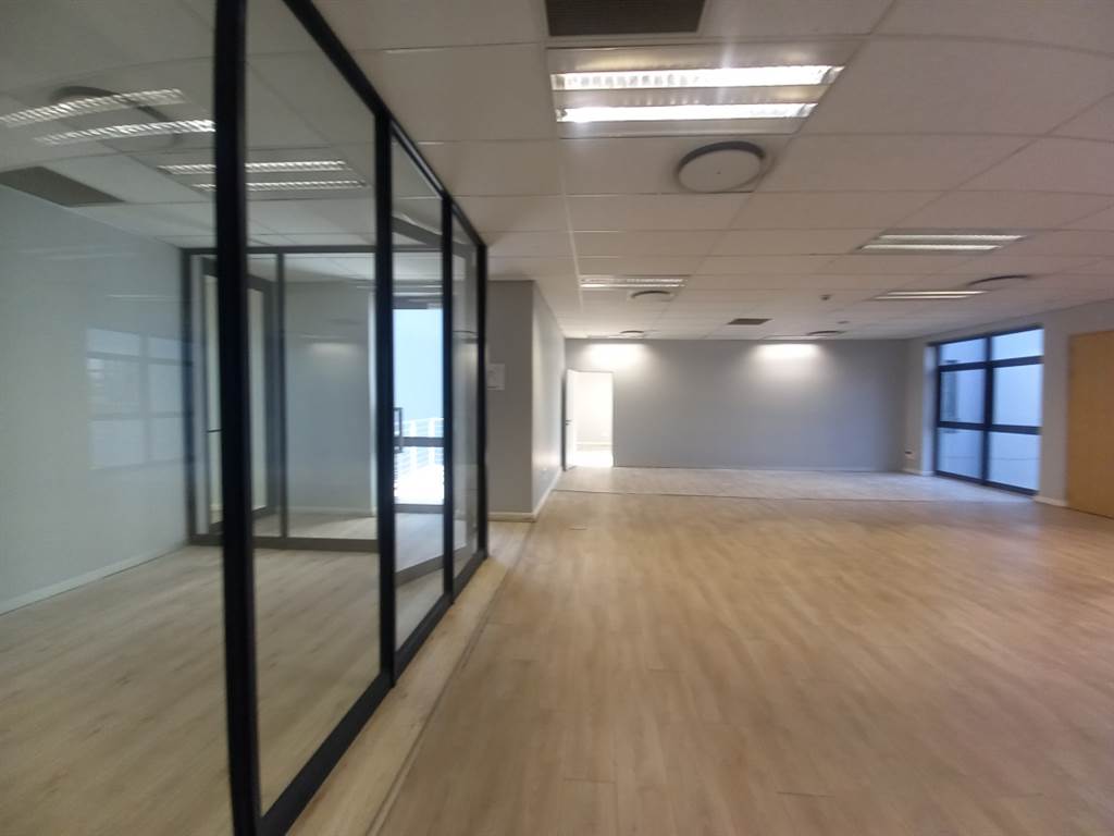 677  m² Office Space in Waterkloof Glen photo number 9