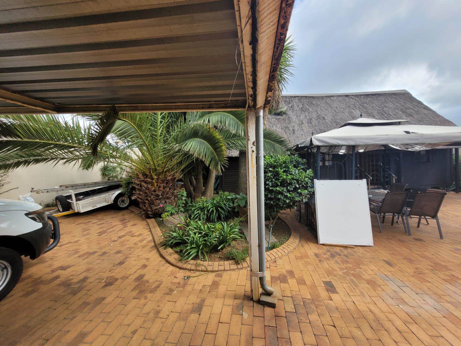 250  m² Commercial space in Glen Marais photo number 19
