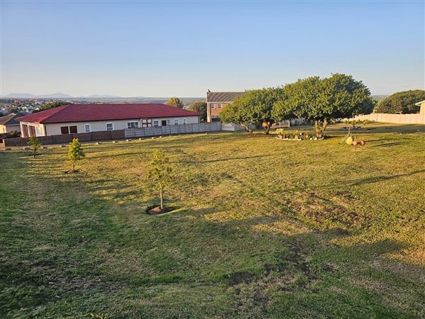 757 m² Land