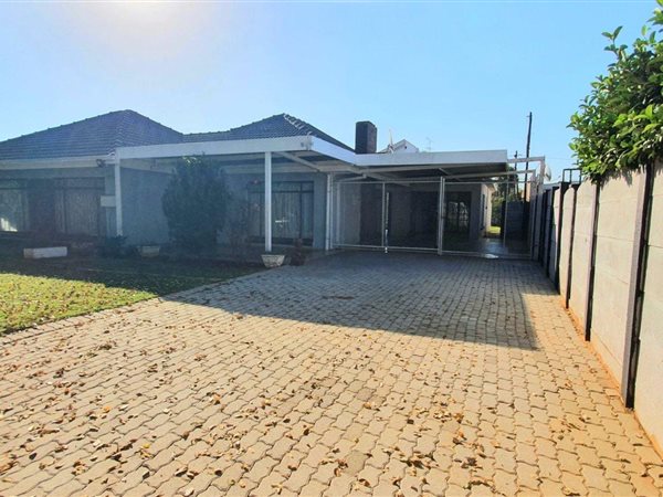 5 Bed House in Three Rivers