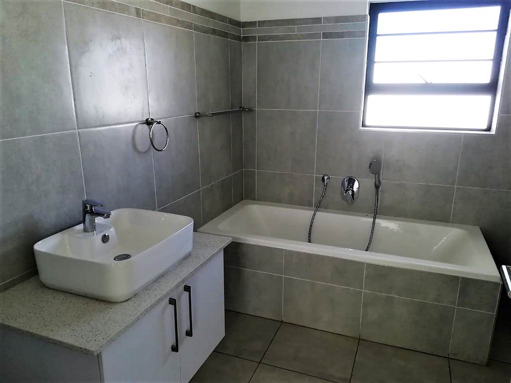 3 Bed House in Jeffreys Bay photo number 13