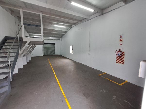 111  m² Industrial space