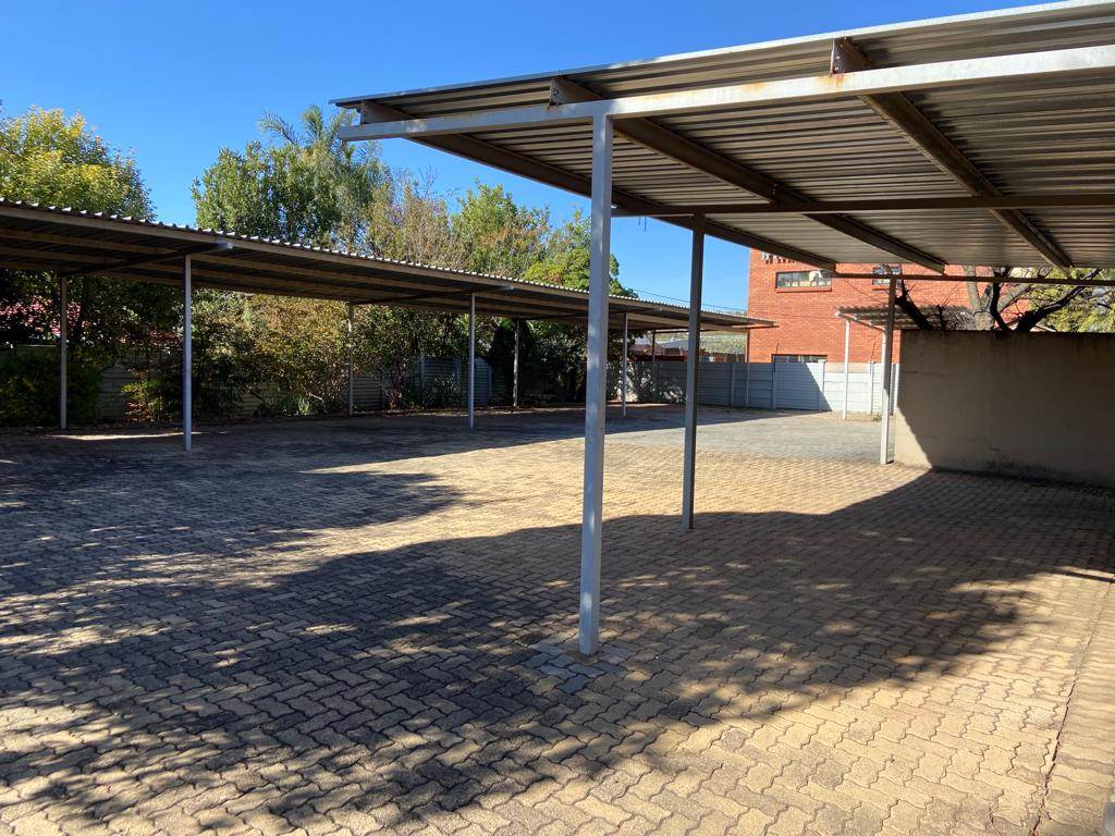 350  m² Commercial space in Waterkloof Ridge photo number 10