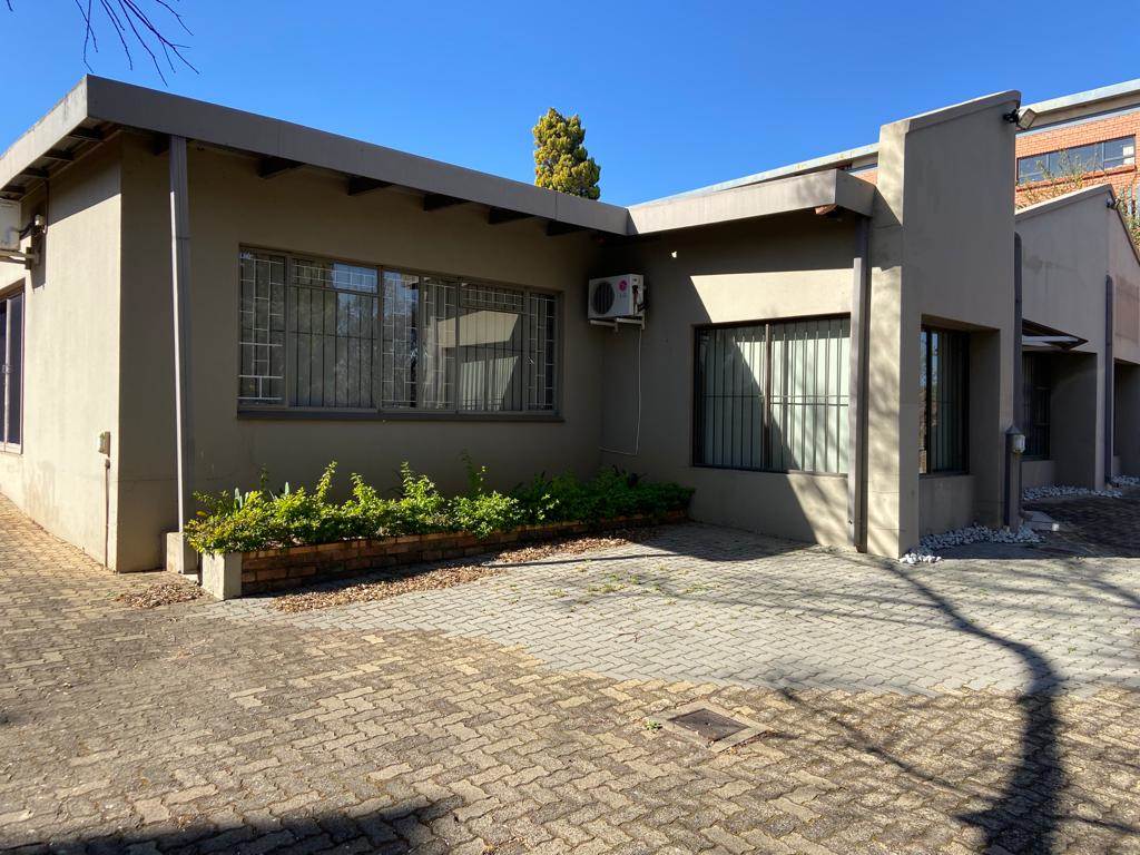 350  m² Commercial space in Waterkloof Ridge photo number 1