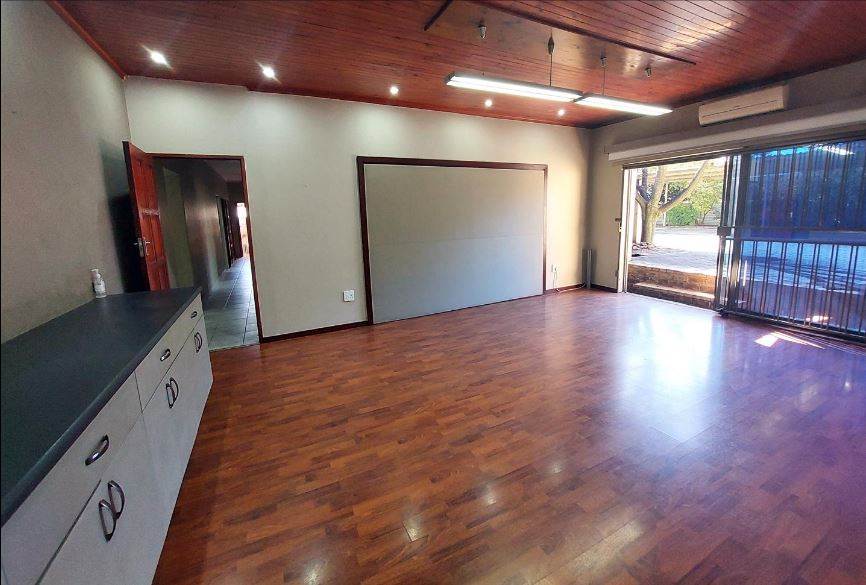 350  m² Commercial space in Waterkloof Ridge photo number 4