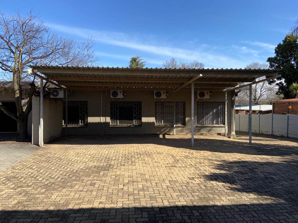 350  m² Commercial space in Waterkloof Ridge photo number 11