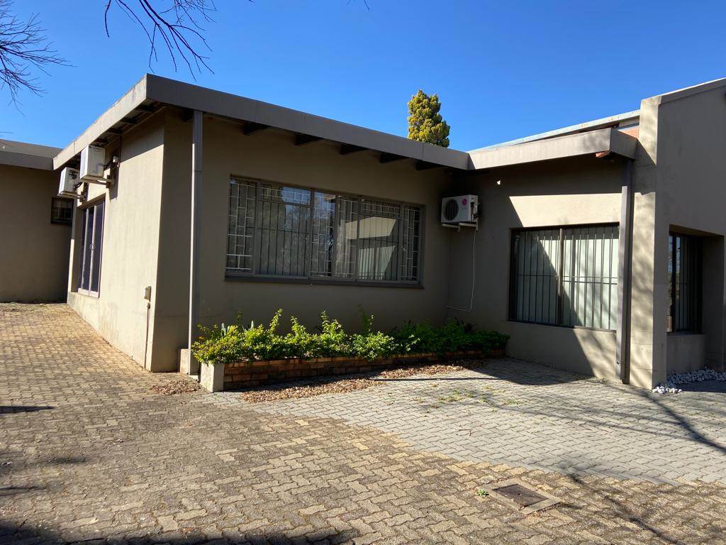 350  m² Commercial space in Waterkloof Ridge photo number 9