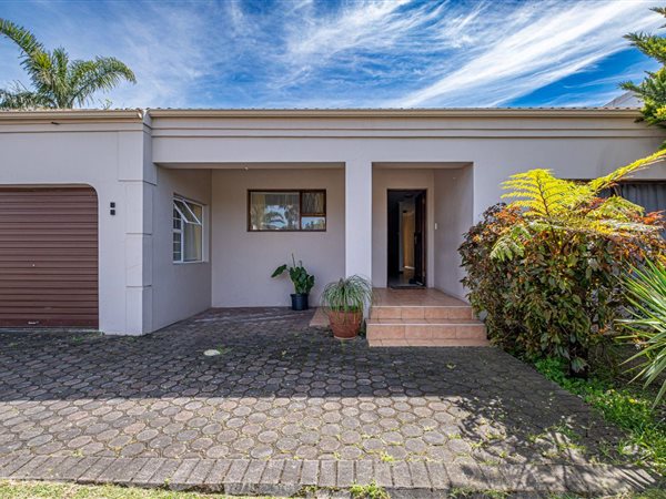 9 Bed House in Summerstrand
