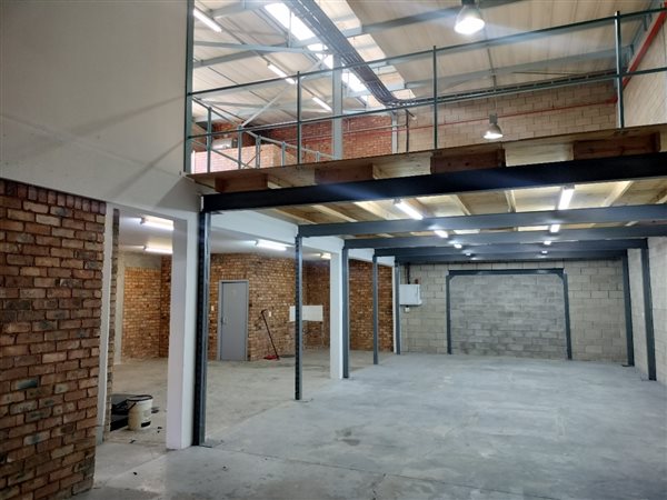 271  m² Commercial space