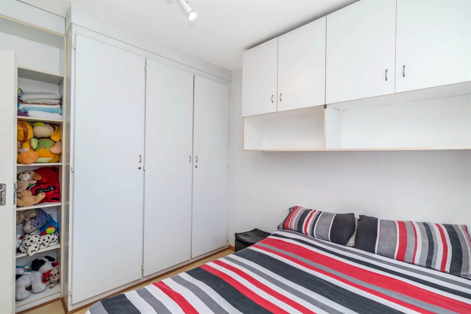 2 Bed Apartment in Weltevreden Park photo number 16