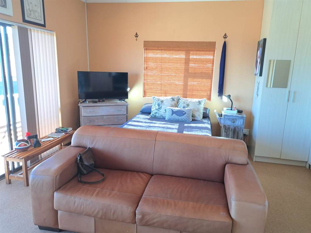 3 Bed House in Great Brak River photo number 11