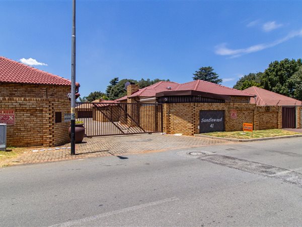 3 Bedroom Townhouse 3 Bedroom Townhouse