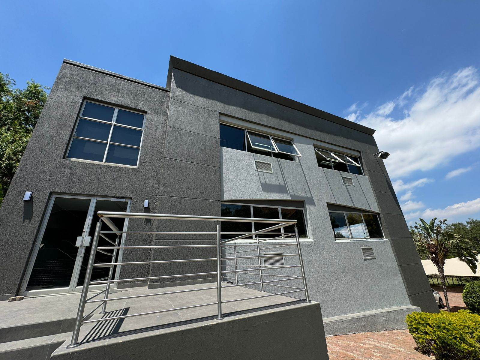 180  m² Commercial space in Sunninghill photo number 2