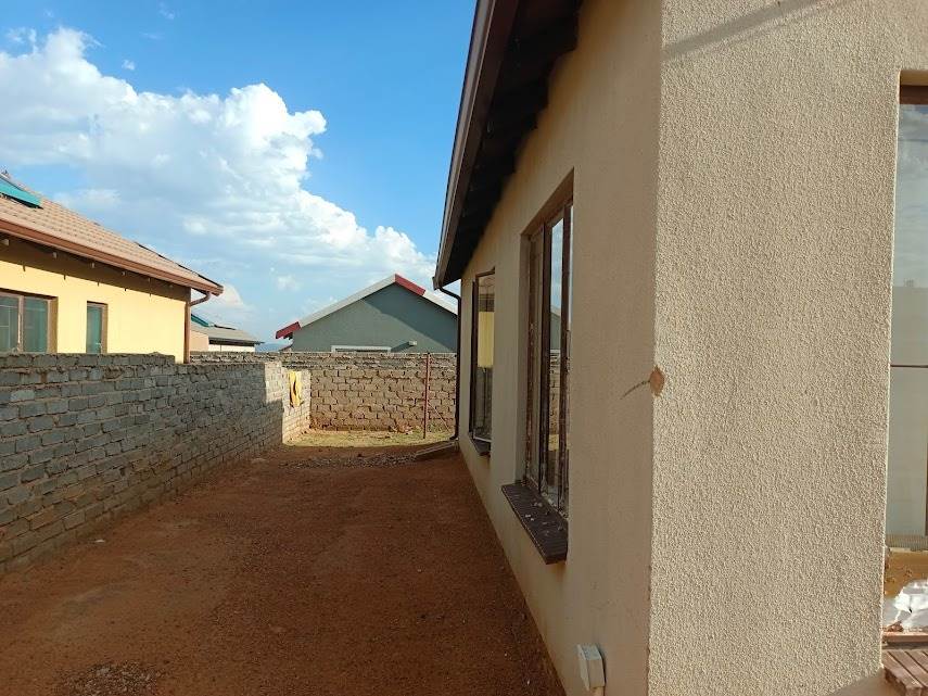 3 Bed House in Soshanguve photo number 4