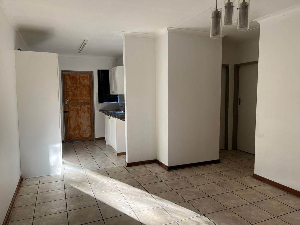2 Bed Townhouse in Rooihuiskraal North photo number 17