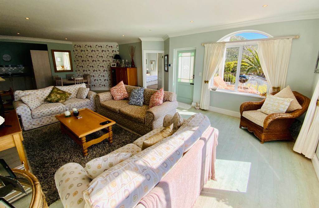 2 Bed Apartment in Fish Hoek photo number 9