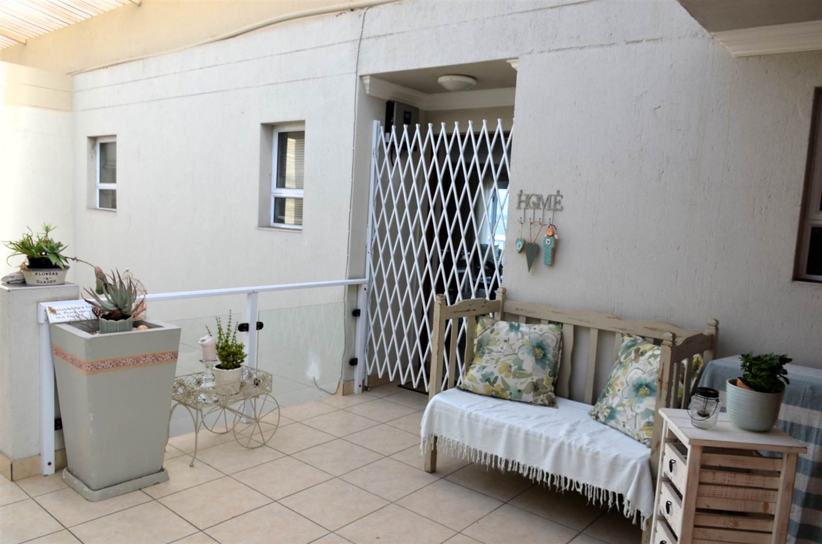 2 Bed Apartment in Jeffreys Bay photo number 6