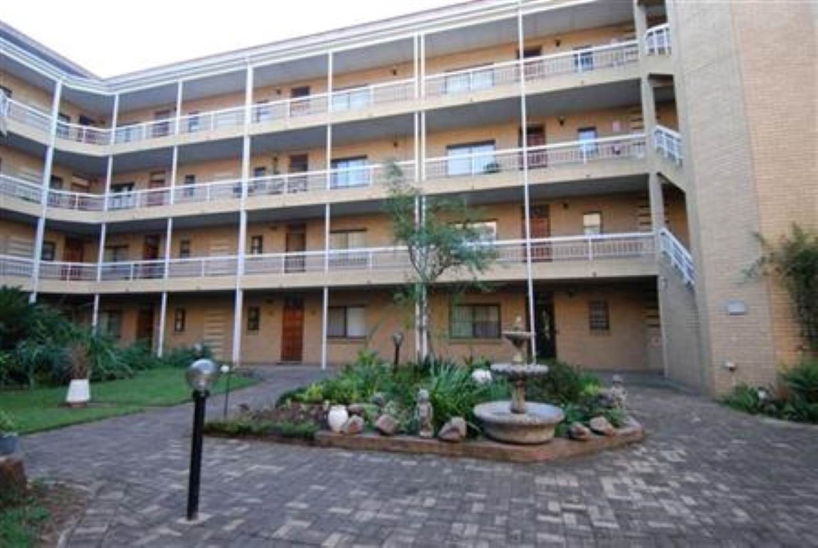 2 Bed Apartment in Pietermaritzburg Central photo number 3
