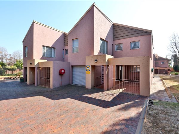 3 Bed Apartment in Sunninghill