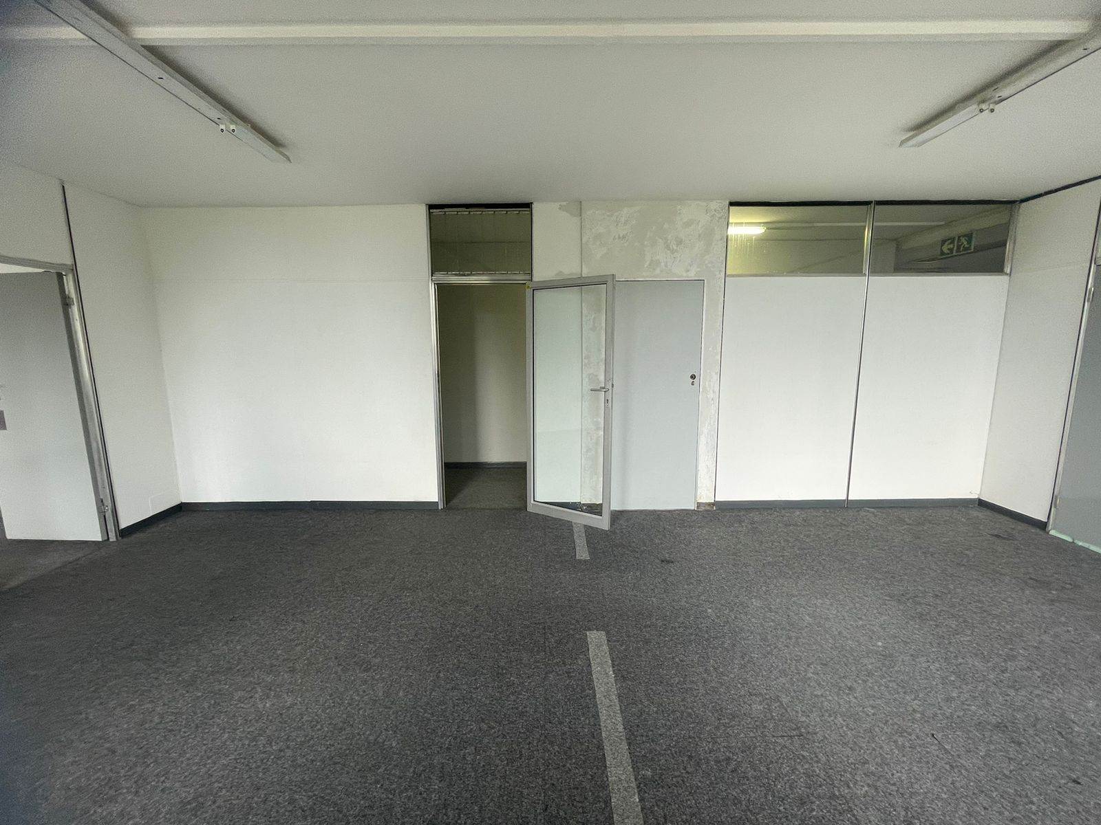 48  m² Commercial space in Robindale photo number 11