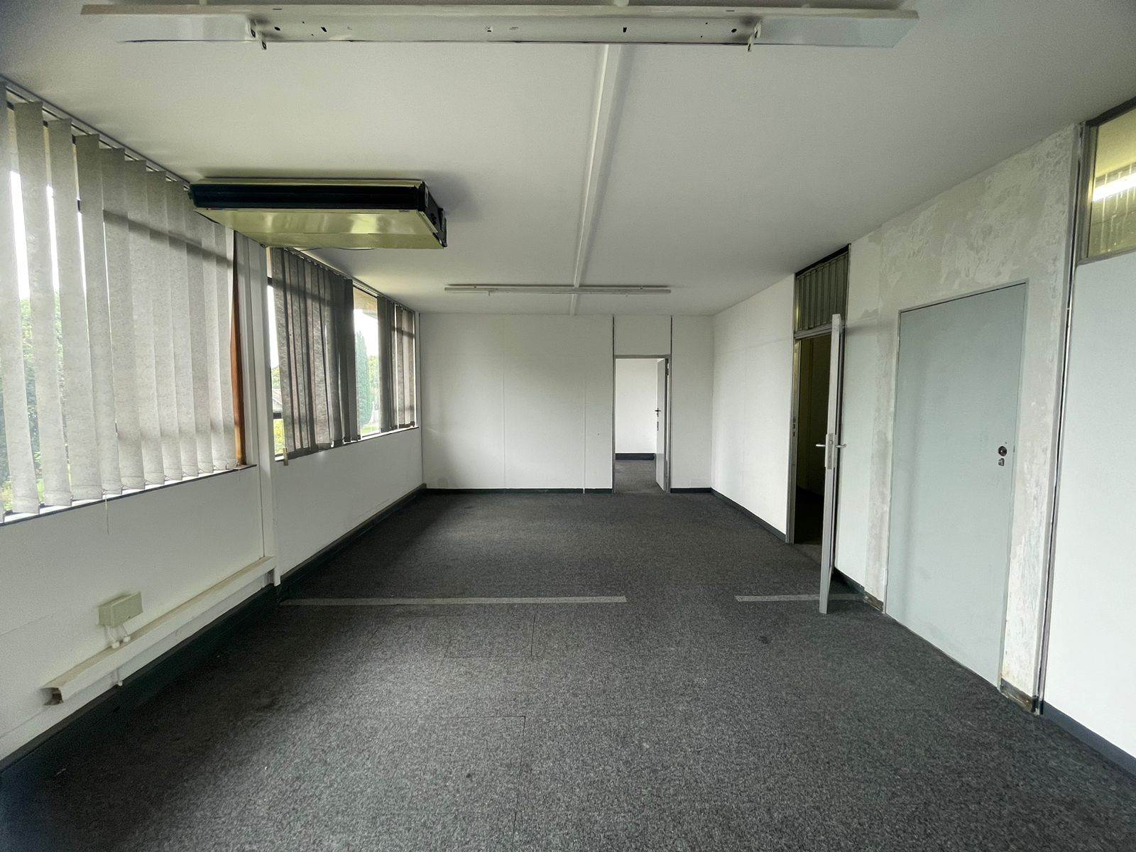 48  m² Commercial space in Robindale photo number 7