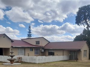 7 Bed House in Strydfontein and surrounds