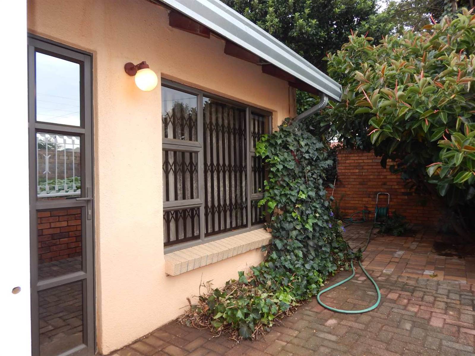3 Bed House in Dhlamini photo number 14