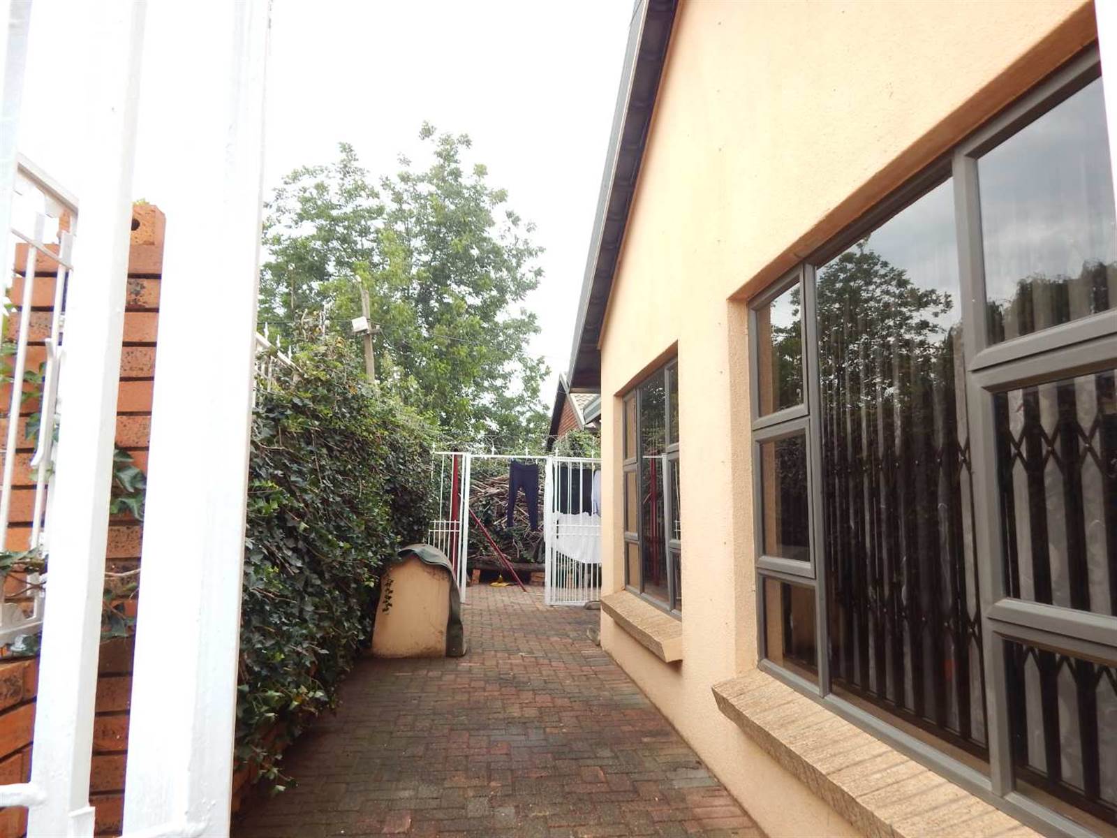 3 Bed House in Dhlamini photo number 15