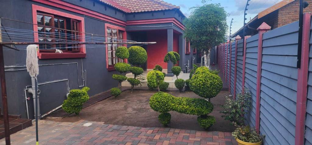 3 Bed House in Seshego photo number 12