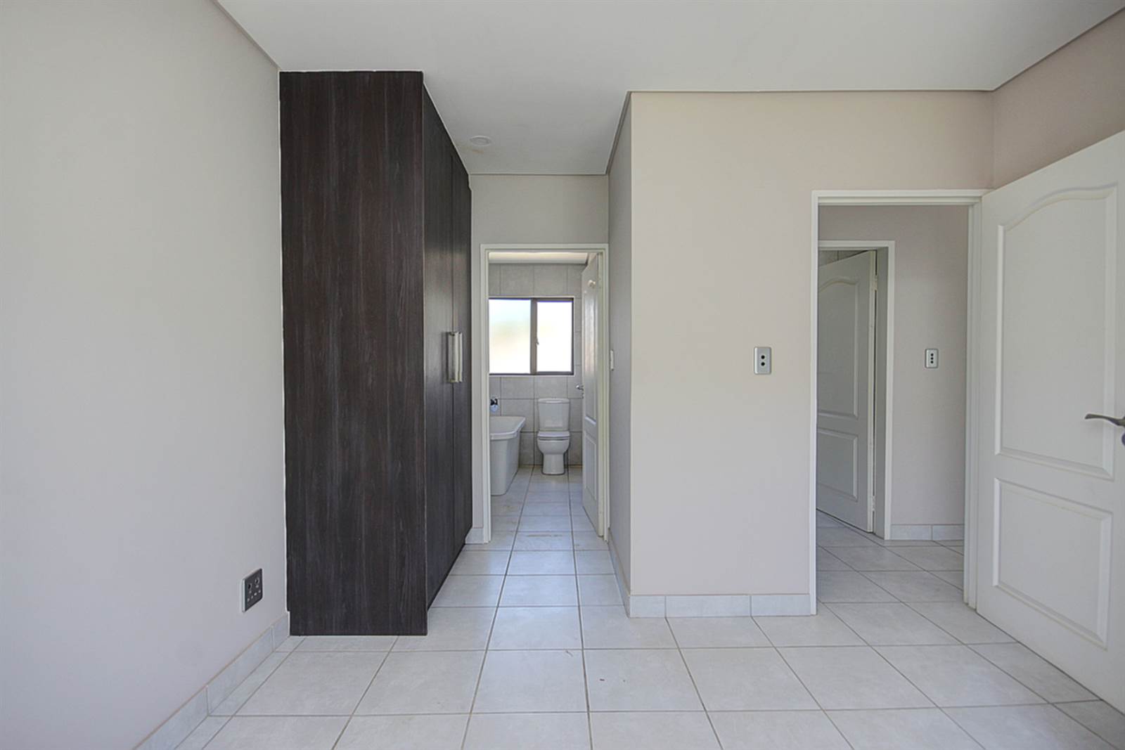 2 Bed Apartment in Risidale photo number 8