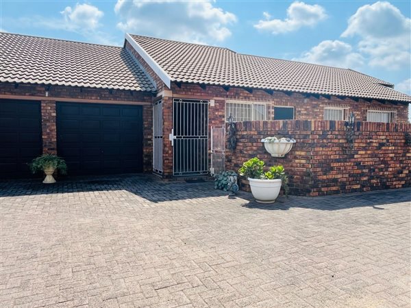 3 Bedroom Townhouse 3 Bedroom Townhouse