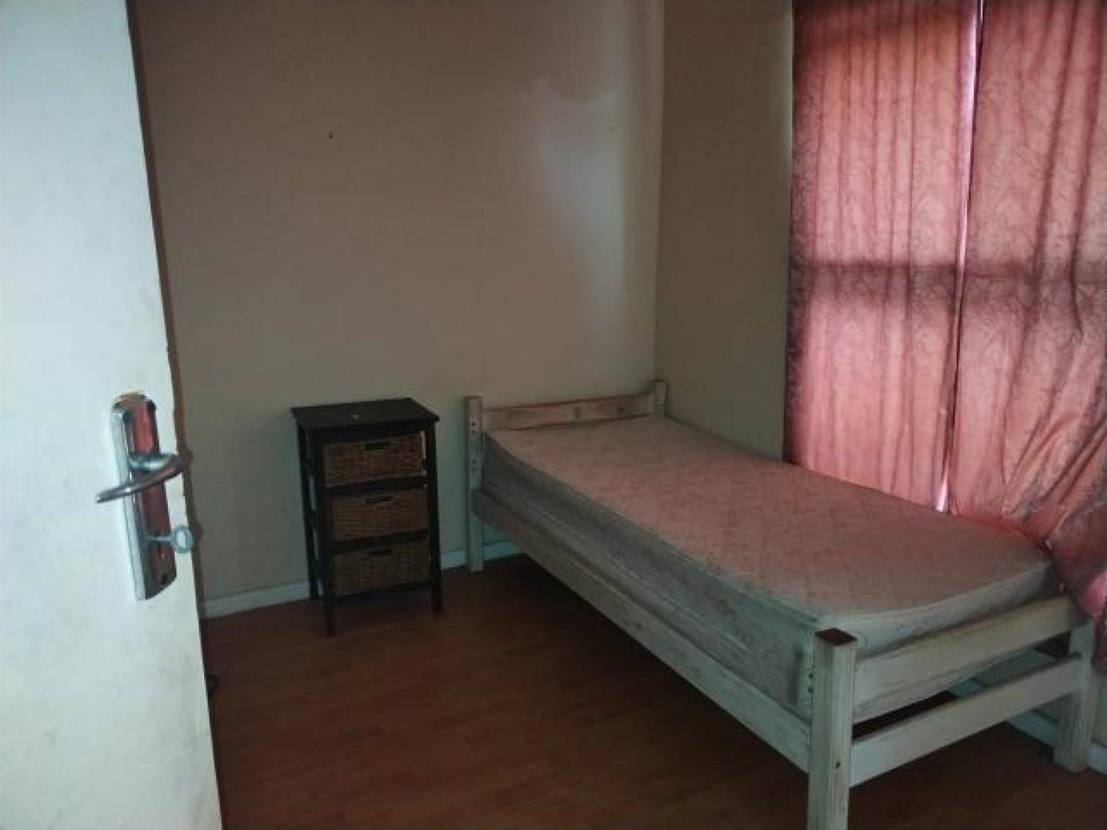 5 Bed House in Port Elizabeth Central photo number 7
