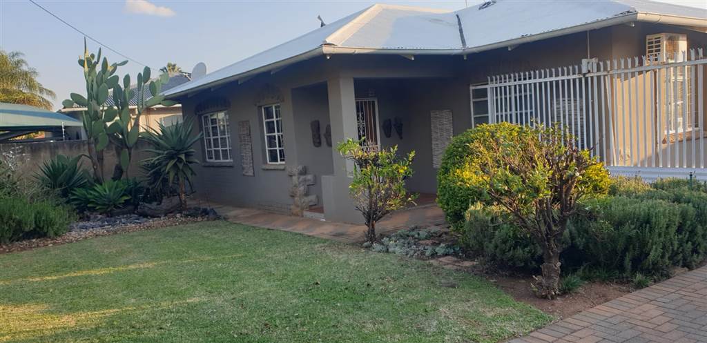 4 Bed House in Rietfontein photo number 21