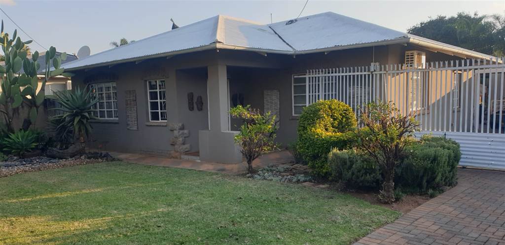 4 Bed House in Rietfontein photo number 1