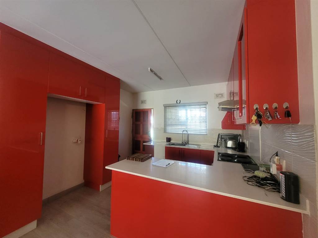 3 Bed Apartment in Grobler Park photo number 6