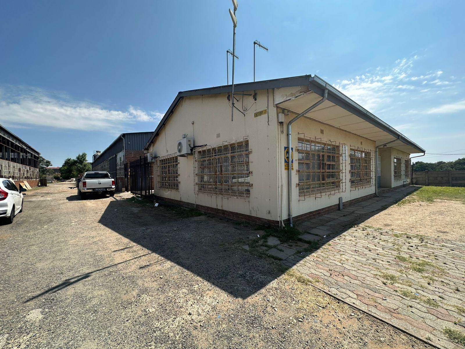 730  m² Industrial space in Krugersdorp North photo number 2