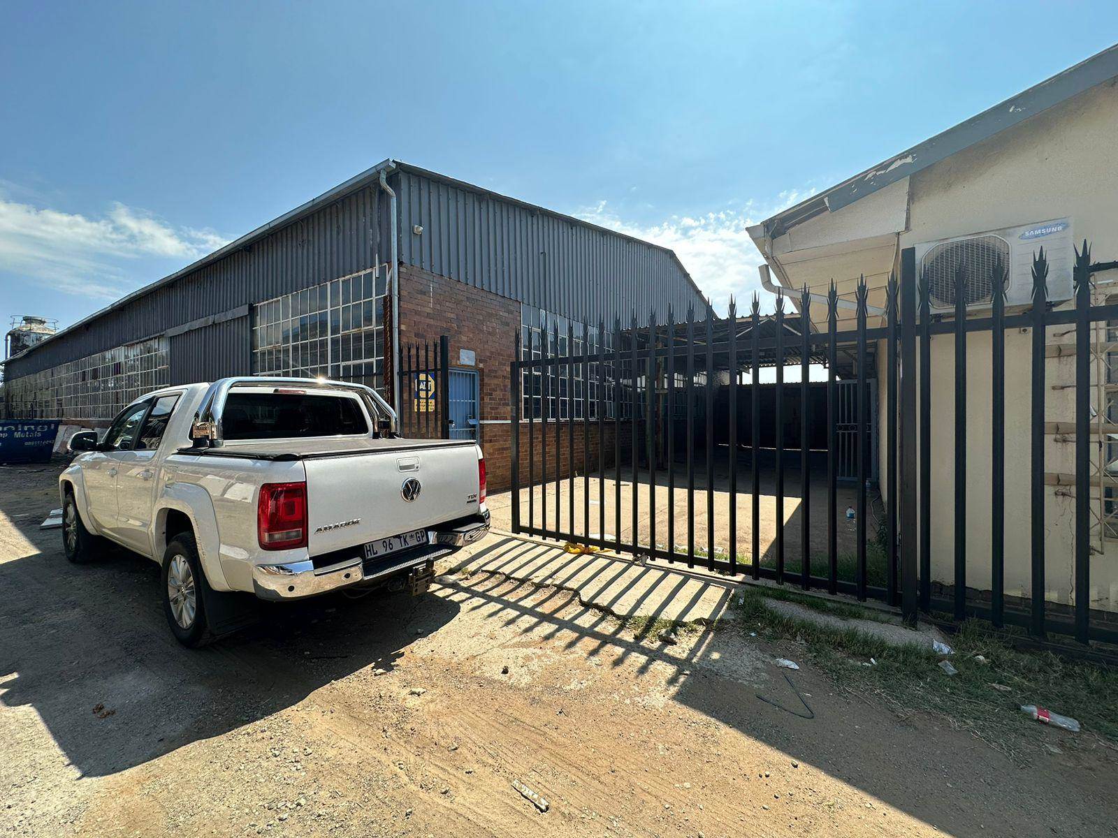 730  m² Industrial space in Krugersdorp North photo number 1