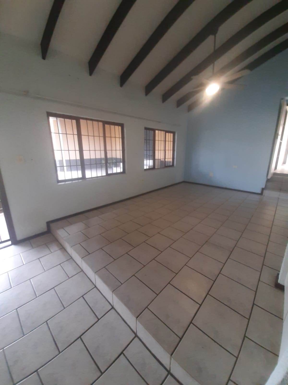 5 Bed House in Uvongo photo number 5