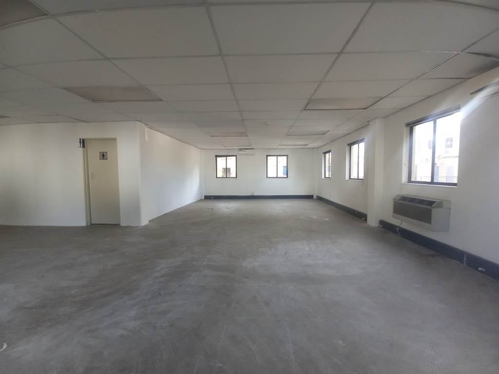 152  m² Office Space in Hatfield photo number 2