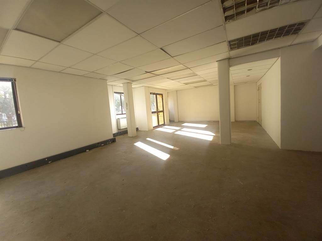 152  m² Office Space in Hatfield photo number 8