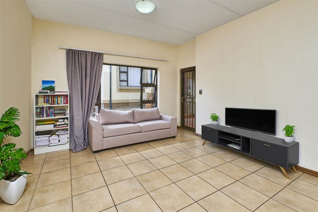 2 Bed Apartment in Parkwood photo number 2