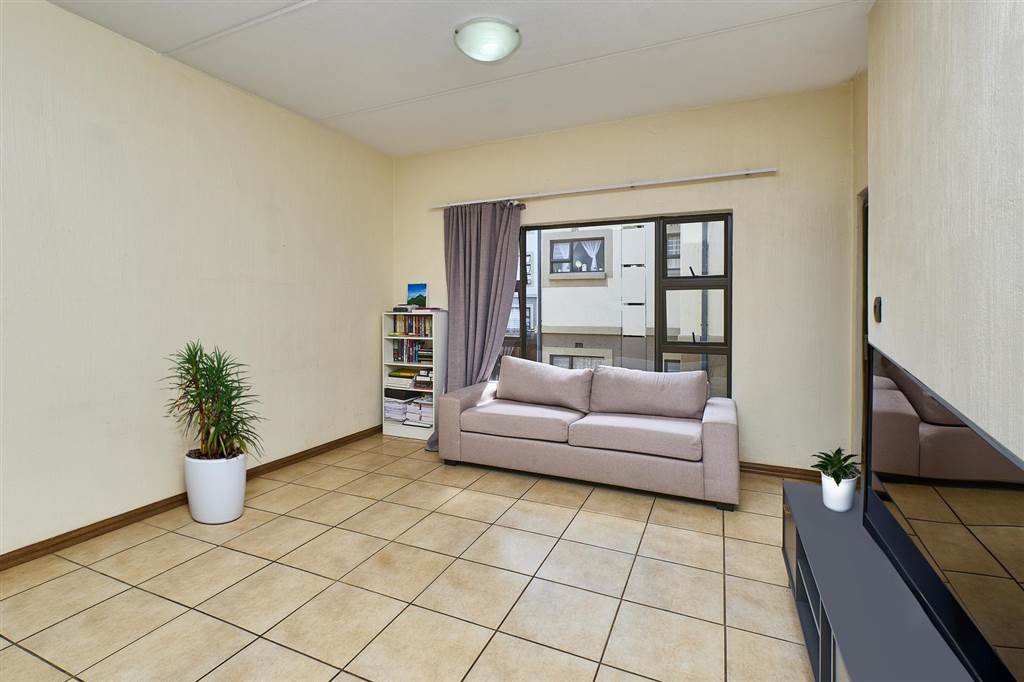 2 Bed Apartment in Parkwood photo number 3