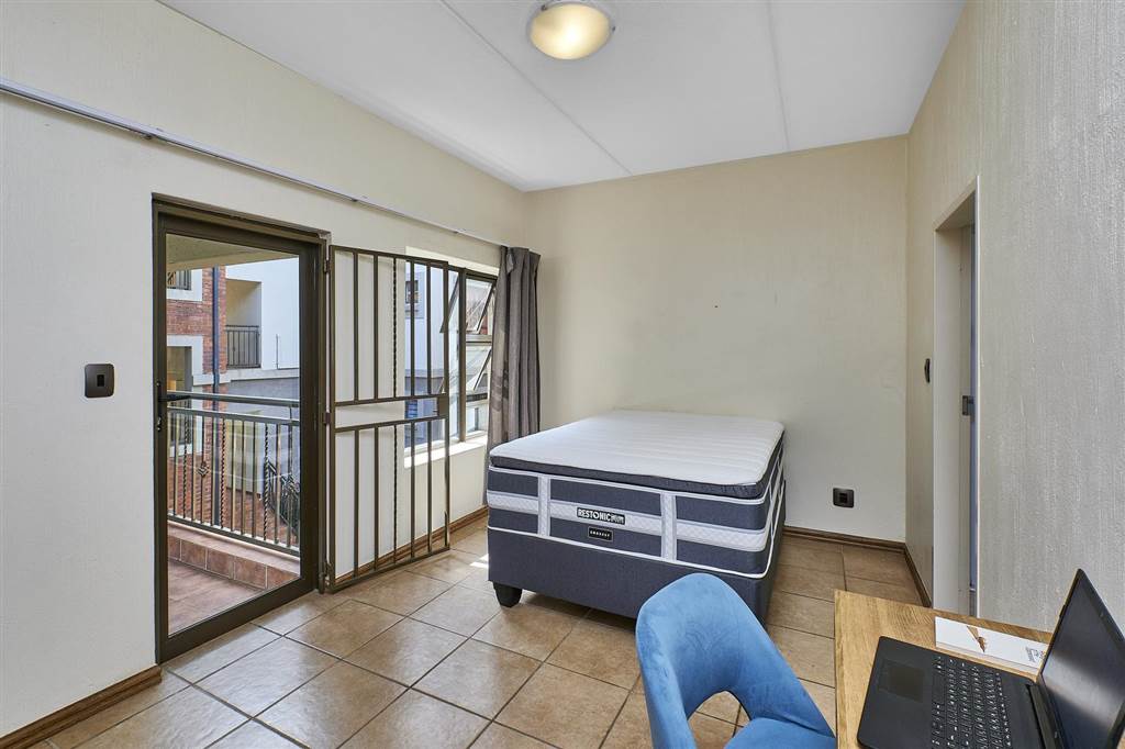 2 Bed Apartment in Parkwood photo number 8