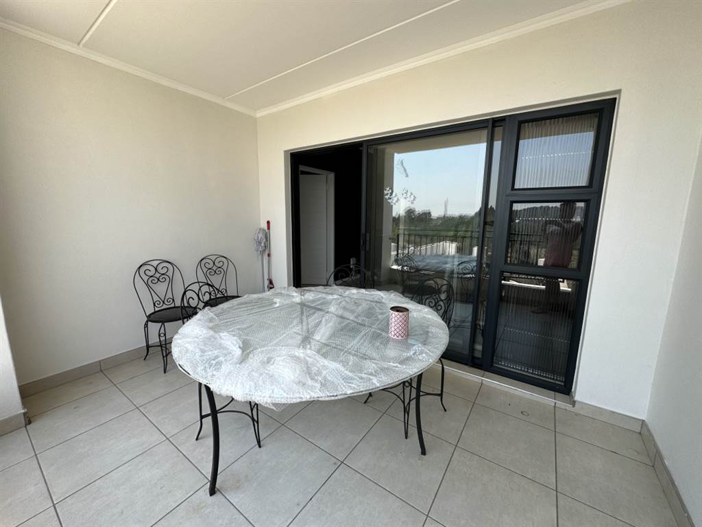 2 Bed Townhouse in Modderfontein photo number 10