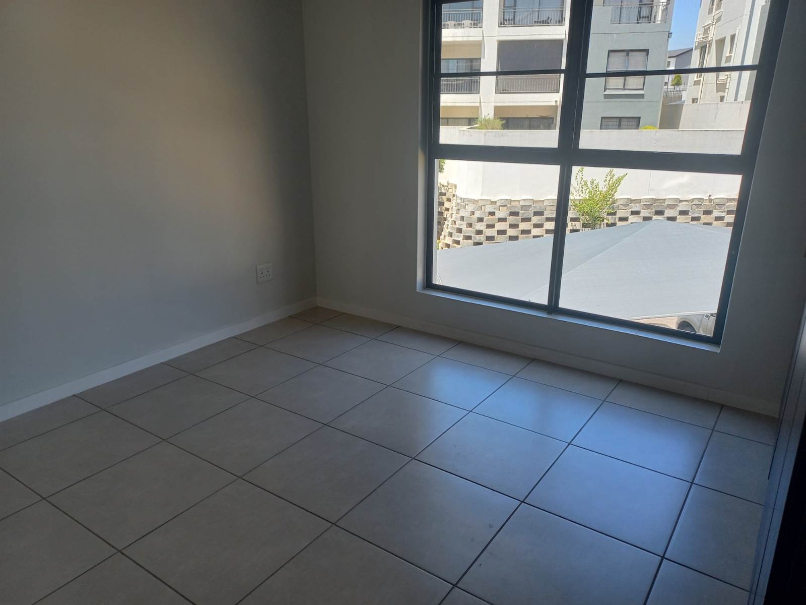 2 Bed Townhouse in Modderfontein photo number 8
