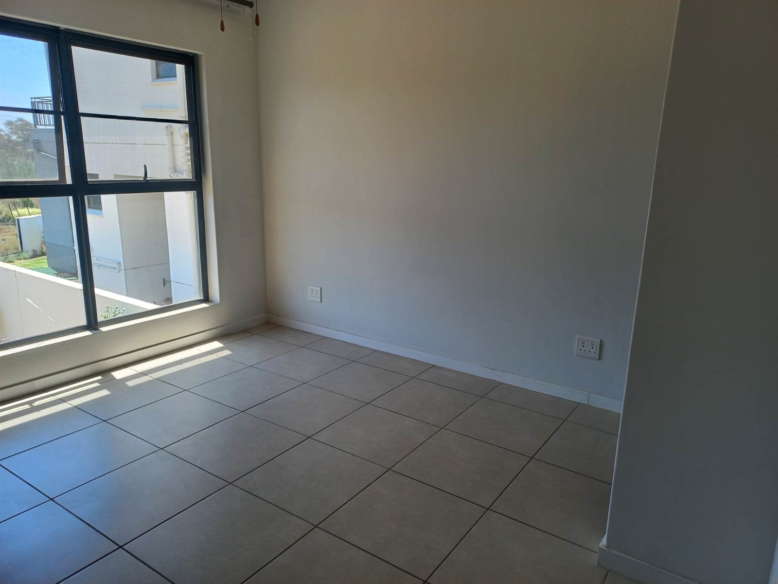 2 Bed Townhouse in Modderfontein photo number 3