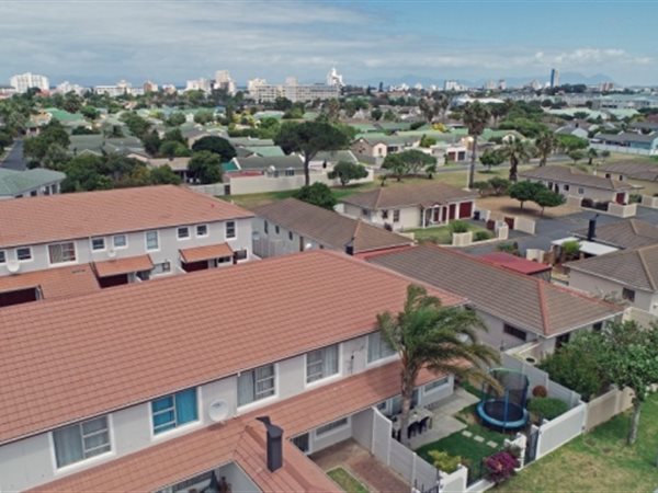 3 Bedroom Townhouse 3 Bedroom Townhouse