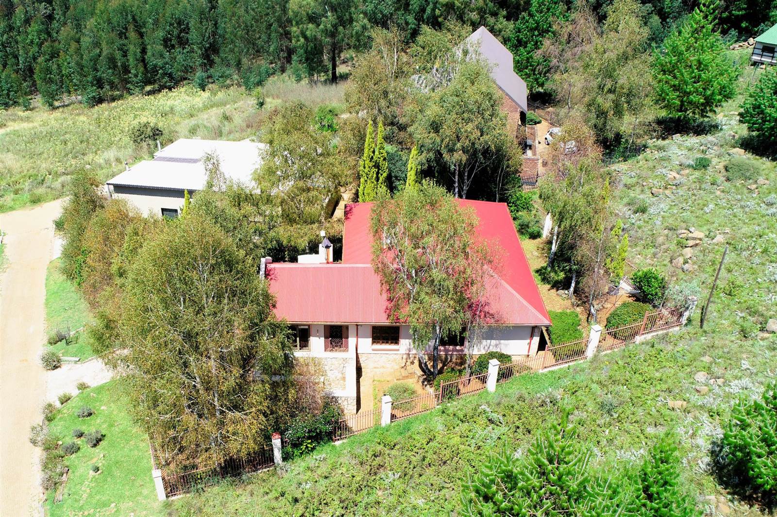 3 Bed House in Dullstroom photo number 4