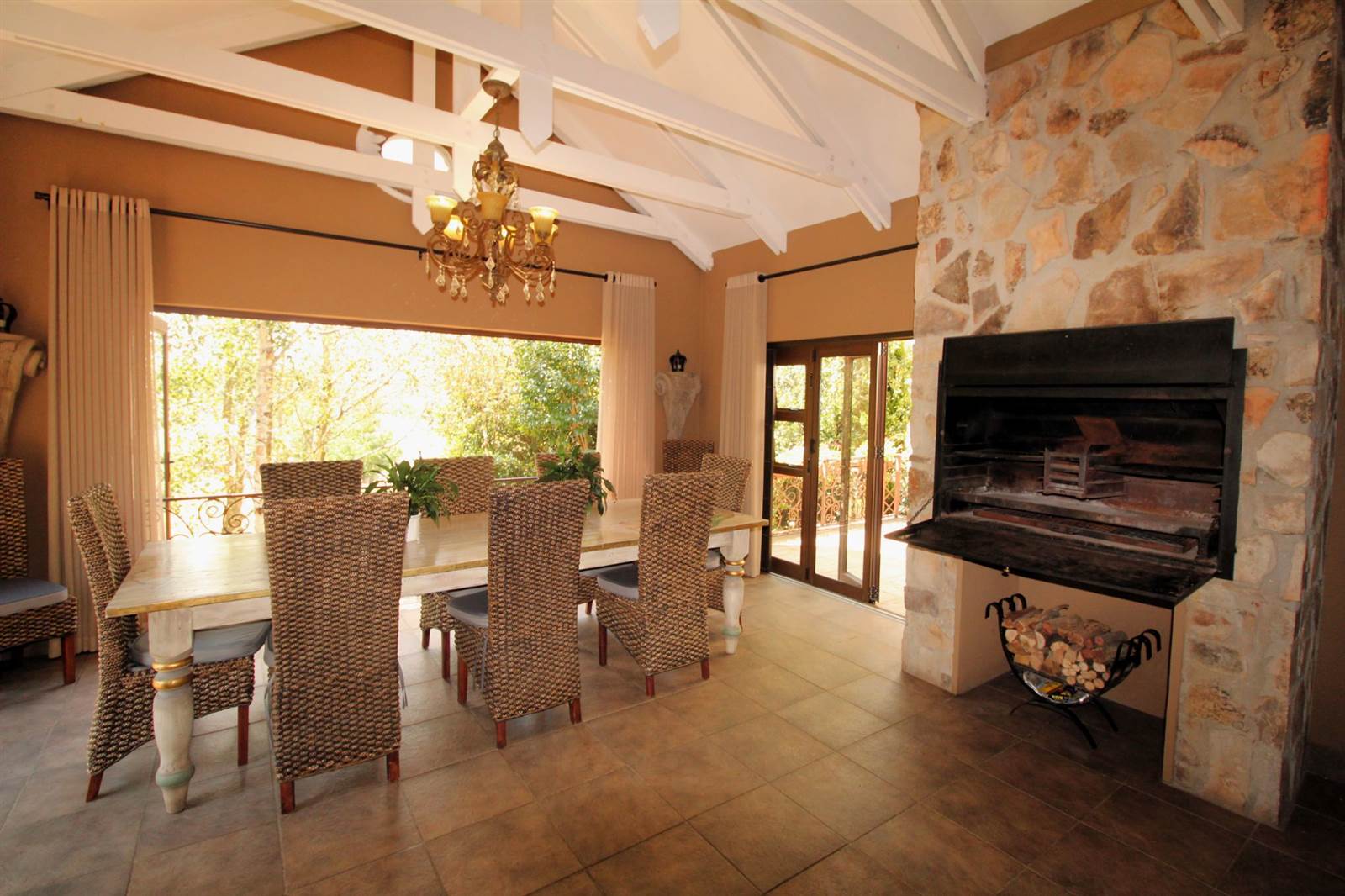 3 Bed House in Dullstroom photo number 5